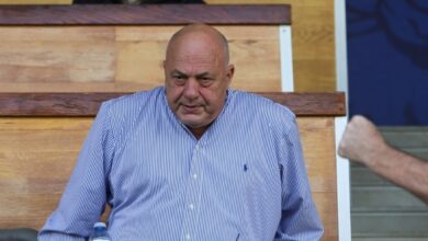 Ο-Αχιλλέας-Μπέος-ζητά-να-σβηστούν-τα-ονόματα-των-Τεμπών-από-το-Σύνταγμα,-«να-παρέμβει-ο-Μητσοτάκης»
