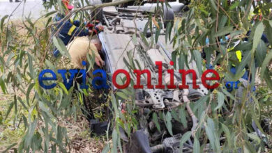 Σοβαρό-τροχαίο-στην-Εύβοια,-35χρονη-εγκλωβίστηκε-σε-αναποδογυρισμένο-αυτοκίνητο