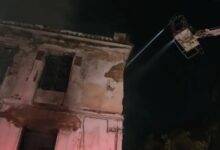 Φωτιά-σε-εγκαταλελειμμένη-κατοικία-στο-Κουκάκι,-δείτε-βίντεο