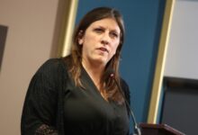 Στα-δικαστήρια-κατά-της-ανέγερσης-του-νέου-δημαρχείου-Αγίας-Παρασκευής-η-Ζωή-Κωνσταντοπούλου
