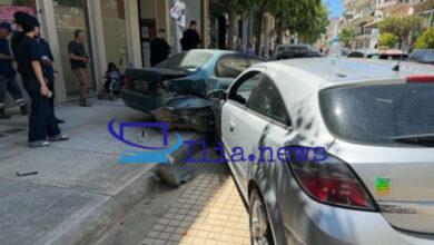 Πανικός-στην-Αμαλιάδα,-αυτοκίνητο-έπεσε-πάνω-σε-παρκαρισμένα-ΙΧ-στο-κέντρο-της-πόλης