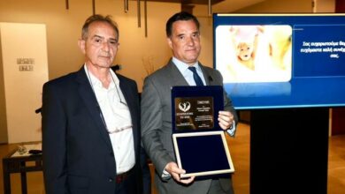 Η-Ένωση-Κέντρων-Αποκατάστασης-Ελλάδος-τίμησε-τον-Άδωνι-Γεωργιάδη