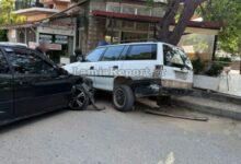 Τροχαίο-στη-Λαμία,-αυτοκίνητο-προσέκρουσε-σε-παρκαρισμένο,-δείτε-βίντεο-και-φωτογραφίες