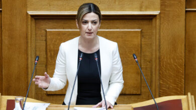Αδιαθεσία-για-την-Αγαπηδάκη-στη-Βουλή,-μεταφέρθηκε-στο-ιατρείο-με-χαμηλό-οξυγόνο
