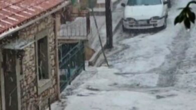 Σφοδρή-χαλαζόπτωση-στα-Τρόπαια-Αρκαδίας,-το-έστρωσε-στους-δρόμους:-Δείτε-βίντεο