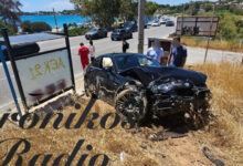 Έκανε-αναστροφή-στην-Αθηνών-Σουνίου-και-προκάλεσε-τροχαίο,-ένας-τραυματίας