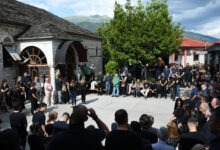 Σε-κλίμα-οδύνης-έγινε-η-κηδεία-του-Μάριου-Οικονόμου-στα-Ιωάννινα,-δείτε-φωτογραφίες