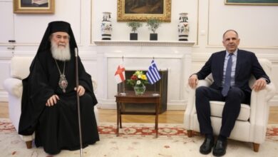 Συνάντηση-Γεραπετρίτη-με-τον-πατριάρχη-Ιερουσαλήμ-και-πάσης-Παλαιστίνης-Θεόφιλο-Γ’