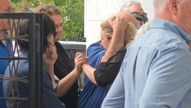 Σε-κλίμα-συγκίνησης-το-τελευταίο-«αντίο»-στον-δημοσιογράφο-Νίκο-Σερβετά-στο-Α’-Νεκροταφείο