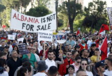 Εντάλματα-σύλληψης-για-20-άτομα-που-φέρονται-να-συνδέονται-με-το-θέρετρο-Κούσνερ-στην-Αλβανία