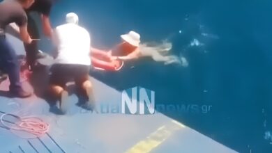 Φέρι-μποτ-έσωσε-70χρονη-λουόμενη-που-παρασύρθηκε-από-ρεύματα-στο-Ρίο-–-Αντίρριο,-δείτε-βίντεο