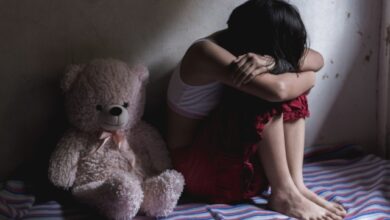 Εφιάλτης-για-μια-12χρονη-στην-Τσεχία:-Τη-βίασε-ο-16χρονος-αδερφός-της-και-γέννησε-το-παιδί-του