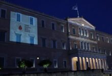 Φωταγώγηση-του-κτιρίου-της-Βουλής-για-τον-εορτασμό-της-Παγκόσμιας-Ημέρας-Εθελοντή-Αιμοδότη
