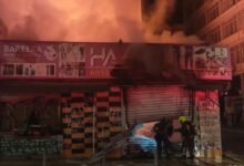 Φωτιά-κατέστρεψε-ολοσχερώς-κατάστημα-κινητής-τηλεφωνίας-στο-κέντρο-της-Αθήνας,-δείτε-βίντεο