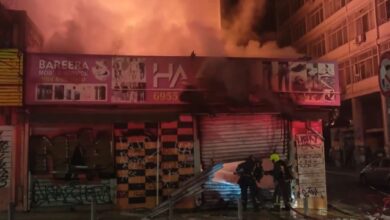 Φωτιά-κατέστρεψε-ολοσχερώς-κατάστημα-κινητής-τηλεφωνίας-στο-κέντρο-της-Αθήνας,-δείτε-βίντεο