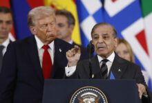 Σαρίφ:-Άμεσο-άνοιγμα-των-Στενών-του-Ορμούζ-μετά-τη-συμφωνία-ΗΠΑ-–-Ιράν
