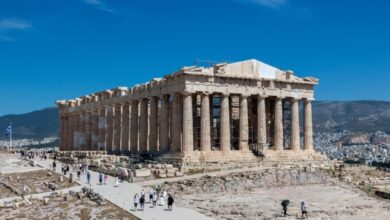 Μοναδική-εικόνα:-Το-δυτικό-αέτωμα-του-Παρθενώνα-συμπληρώθηκε-μετά-από-220-χρόνια