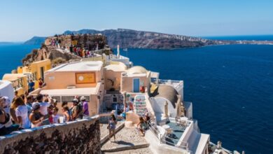 Ο-ελληνικός-τουρισμός-αψήφισε-και-τον-Απρίλιο-την-κρίση-στο-Ιράν,-με-διψήφιο-άλμα-στα-έσοδα