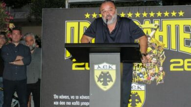 ΑΕΚ:-Το-ιδιαίτερο-μήνυμα-του-Μάριου-Ηλιόπουλου-στη-φανέλα-μικρού-φίλου-του-Ολυμπιακού