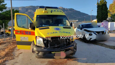 Σοβαρό-τροχαίο-στο-Λουτράκι:-Αυτοκίνητο-συγκρούστηκε-με-ασθενοφόρο,-δύο-τραυματίες