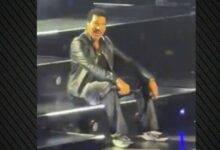Ο-Λάιονελ-Ρίτσι-ένιωσε-αδιαθεσία-πάνω-στη-σκηνή-και-διέκοψε-τη-συναυλία-του,-δείτε-βίντεο