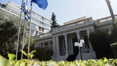 Το-Μαξίμου-ανεβάζει-στροφές-απέναντι-στον-Τσίπρα,-στόχος-η-συσπείρωση-και-το-κεντρώο-ακροατήριο