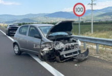 Αυτοκίνητο-χτύπησε-με-σφοδρότητα-στις-προστατευτικές-μπάρες-στον-Ε65-στη-Φθιώτιδα