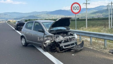 Αυτοκίνητο-χτύπησε-με-σφοδρότητα-στις-προστατευτικές-μπάρες-στον-Ε65-στη-Φθιώτιδα
