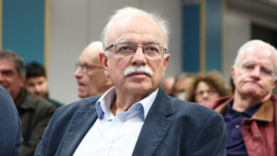 Ο-Παπαδημούλης-το-‘ριξε-στις-μαντινάδες-για-τις-εξελίξεις-στην-Αριστερά:-Αγάπα-με-να-σ’-αγαπώ…