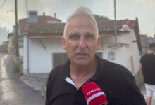 «Η-φωτιά-έχει-φτάσει-μέσα-στο-χωριό,-λίγα-μέτρα-από-τα-σπίτια»,-λέει-ο-αντιδήμαρχος-στο-Δερβένι