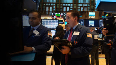wall-street:-Ο-dow-λύγισε-στο-φινάλε,-ο-nasdaq-«φρέναρε»-από-τις-ρευστοποιήσεις-στους-ημιαγωγούς