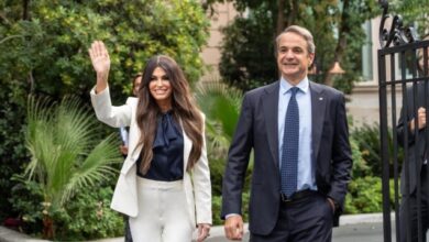 Δείπνο-Μητσοτάκη-προς-τιμήν-της-Κίμπερλι-Γκιλφόιλ-στο-Μέγαρο-Μαξίμου