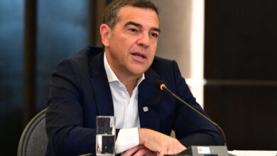 Τσίπρας-στο-politico:-Η-Ελλάδα-πρέπει-να-ψυχράνει-τη-σχέση-της-με-το-maga