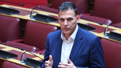 Παραιτήθηκε-από-βουλευτής-του-ΣΥΡΙΖΑ-ο-Γιώργος-Καραμέρος,-πρώτος-επιλαχών-ο-Χρήστος-Σπίρτζης