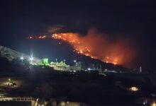 Μεγάλη-πυρκαγιά-σε-χωματερή-στα-Γιανναχώραφα-Καλύμνου,-δείτε-φωτογραφίες