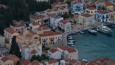 Καστελόριζο:-Μήνυση-ιδιοκτήτη-ταβέρνας-οδήγησε-τον-33χρονο-γιατρό-στο-Τμήμα,-τι-λέει-ο-δήμαρχος