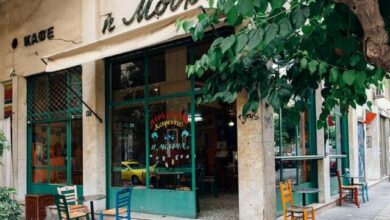 Το-ιστορικό-καφενείο-«Η-Μουριά»-στα-Εξάρχεια-δεν-κλείνει-τελικά