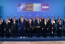 Οι-ηγέτες-των-χωρών-του-ΝΑΤΟ-συγκεντρώθηκαν-για-τη-Σύνοδο-Κορυφής:-Η-αναμνηστική-φωτογραφία