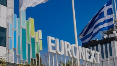 Χρηματιστήριο-Αθηνών:-Ισχυρές-πιέσεις-άνω-του-3%,-ο-Τραμπ-βάζει-«φωτιά»-στα-ταμπλό