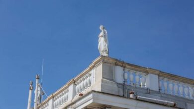 Σε-εξέλιξη-οι-εργασίες-συντήρησης-στο-Προεδρικό-Μέγαρο,-επίσκεψη-Τασούλα-στους-συντηρητές