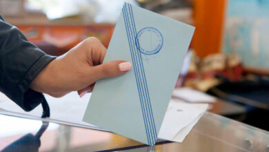 Τα-μηνύματα-των-νέων-δημοσκοπήσεων:-Γιατί-η-ΝΔ-αντέχει-ενώ-η-ακρίβεια-παραμένει-το-Νο1-πρόβλημα