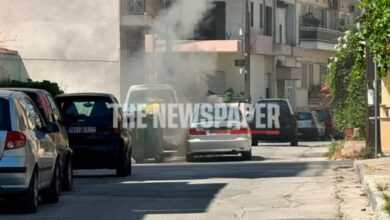 Αυτοκίνητο-στον-Βόλο-έπιασε-φωτιά,-σώθηκε-ο-οδηγός-τελευταία-στιγμή,-δείτε-βίντεο