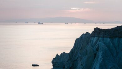wsj:-Η-αγορά-πετρελαίου-προεξοφλεί-ότι-τα-Στενά-του-Ορμούζ-δεν-θα-είναι-ποτέ-ξανά-τα-ίδια