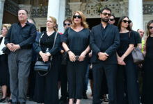 «Ταξιδιάρα-ψυχή-και-αιώνια-έφηβη»:-Με-δάκρυα-στα-μάτια-αποχαιρέτησαν-τη-Μάρω-Κοντού