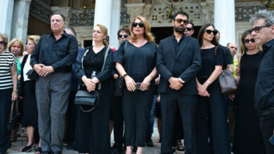 «Ταξιδιάρα-ψυχή-και-αιώνια-έφηβη»:-Με-δάκρυα-στα-μάτια-αποχαιρέτησαν-τη-Μάρω-Κοντού