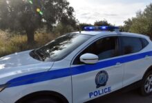 Ανήλικη-στη-Χαλκιδική-λήστεψε-μίνι-μάρκετ-με-φαλτσέτα-και-χειρουργική-μάσκα