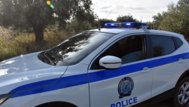 Ανήλικη-στη-Χαλκιδική-λήστεψε-μίνι-μάρκετ-με-φαλτσέτα-και-χειρουργική-μάσκα