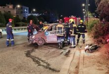 Σοβαρό-τροχαίο-στη-Λεωφόρο-Βουλιαγμένης,-ανατράπηκε-αυτοκίνητο-και-εγκλωβίστηκε-ο-οδηγός