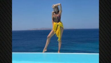 Η-Δούκισσα-Νομικού-χόρεψε-στην-άκρη-πισίνας-με-φόντο-τη-θάλασσα,-δείτε-βίντεο