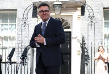 Η-Βρετανία-μετά-τον-Στάρμερ:-Η-υπόσχεση-αλλαγής-του-Μπέρναμ-και-η-μάχη-για-την-εξουσία